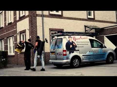 Auto met schoorsteenvegers IJmond Content.jpg