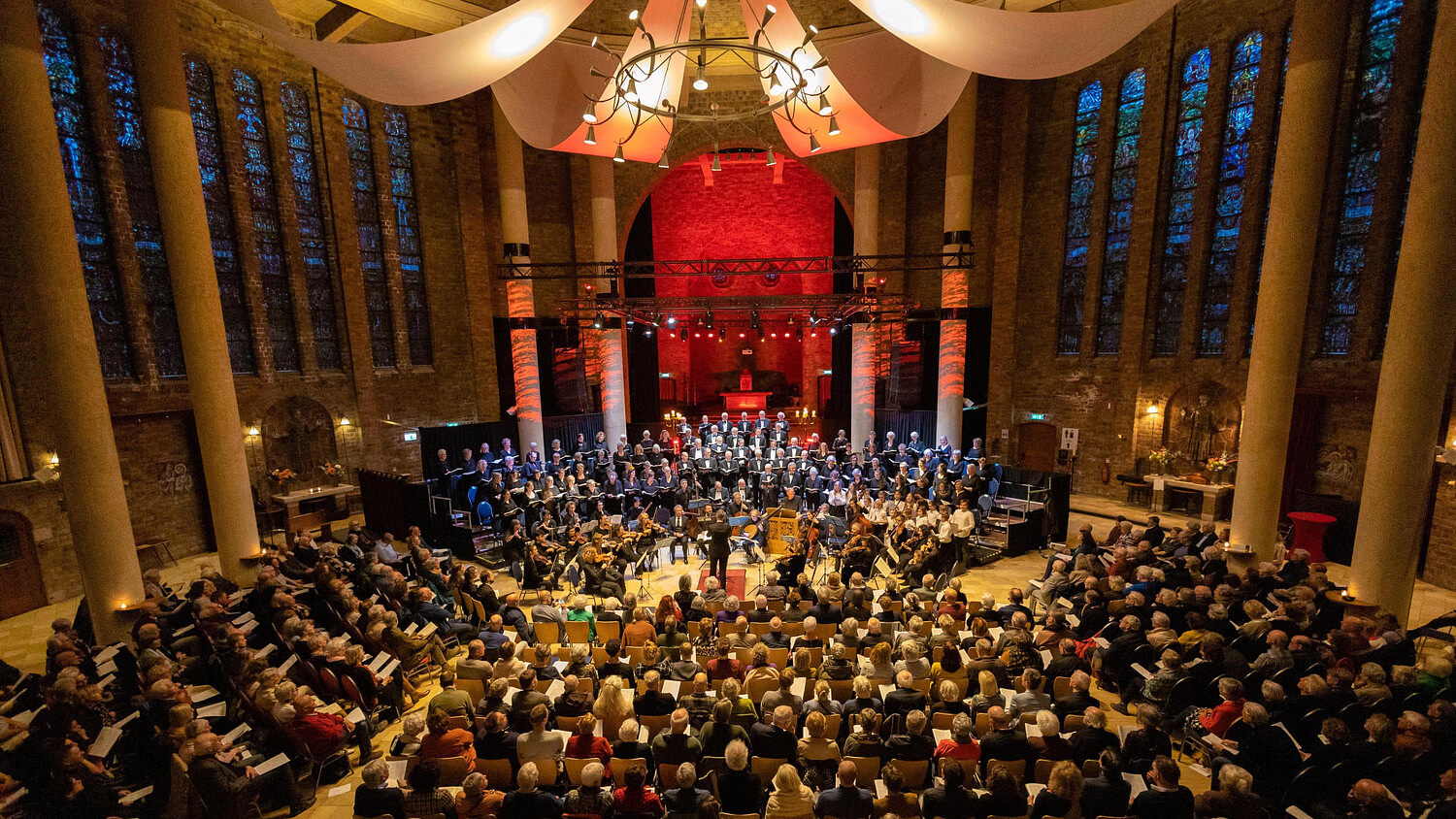 Oratoriumkoor Heiloo tijdens de uitvoering van de Matthus Passion eerder dit jaar in de Cultuurkoep.jpeg